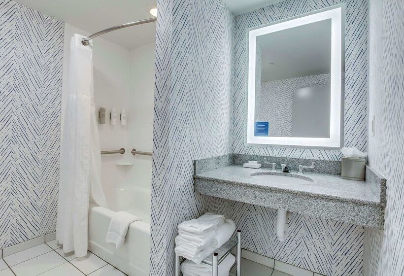 בית מלון כפרי Hilton Garden Inn Louisville/northeast