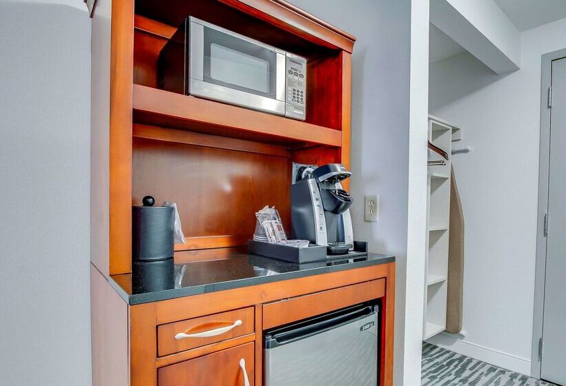 בית מלון כפרי Hilton Garden Inn Louisville/northeast