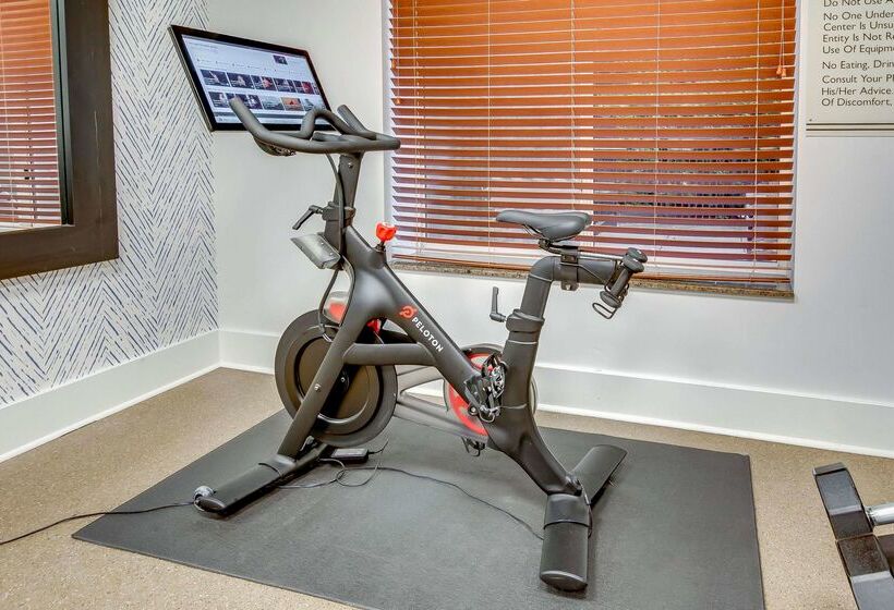 בית מלון כפרי Hilton Garden Inn Louisville/northeast