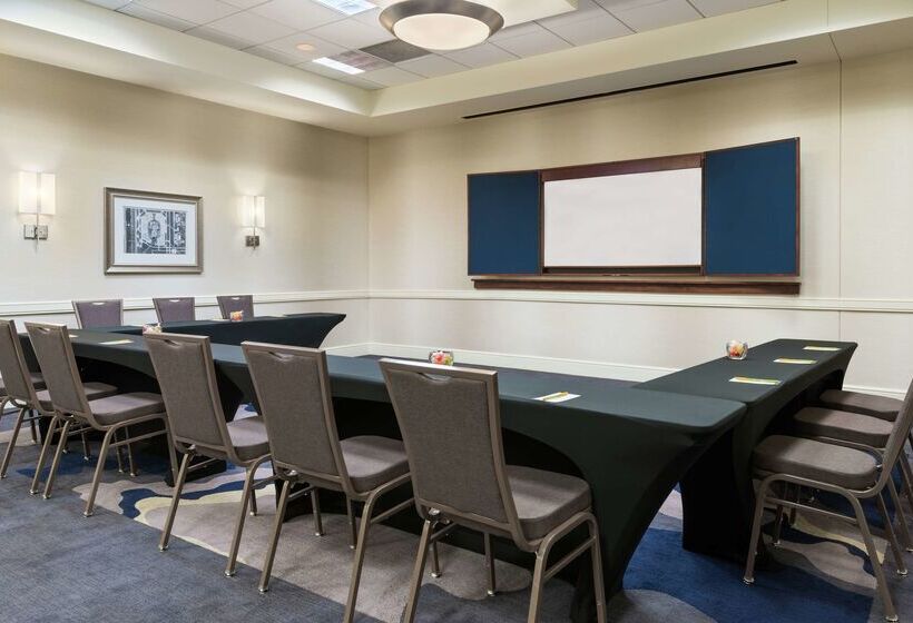 Отель Hilton Garden Inn Tampa Airport Westshore