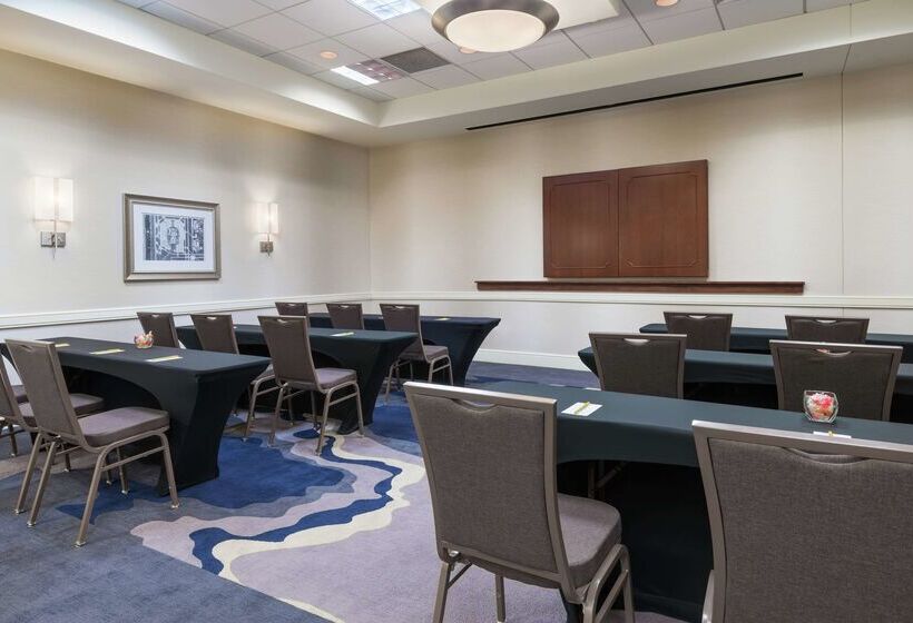 Отель Hilton Garden Inn Tampa Airport Westshore