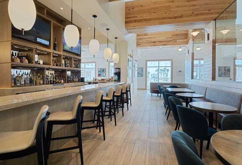 בית מלון כפרי Hilton Pensacola Beach