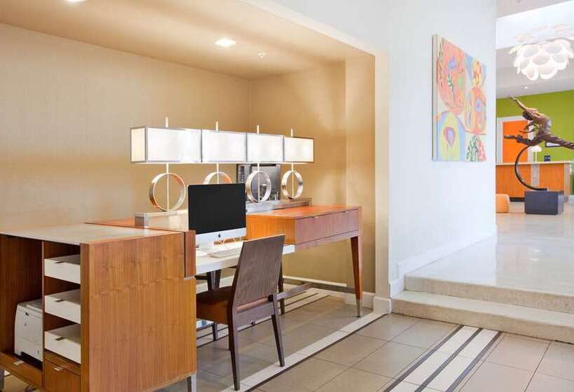 בית מלון כפרי Hilton Pensacola Beach