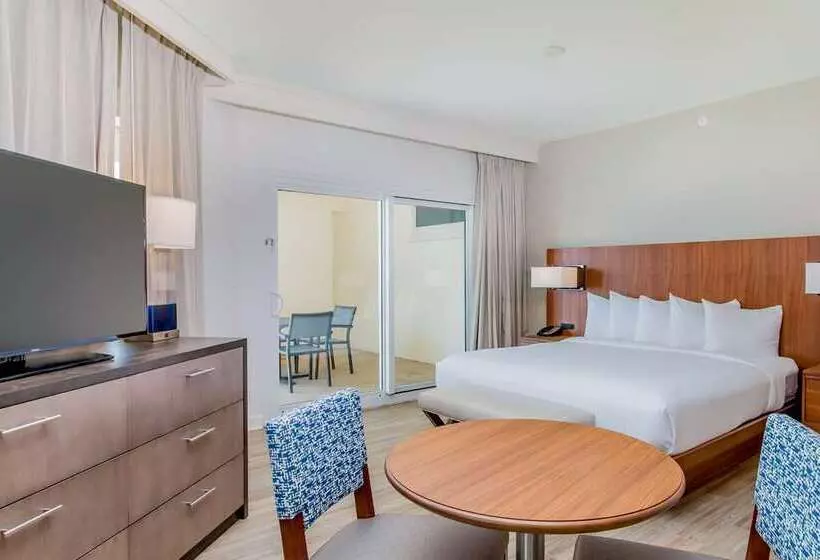 ホテル Hilton Pensacola Beach