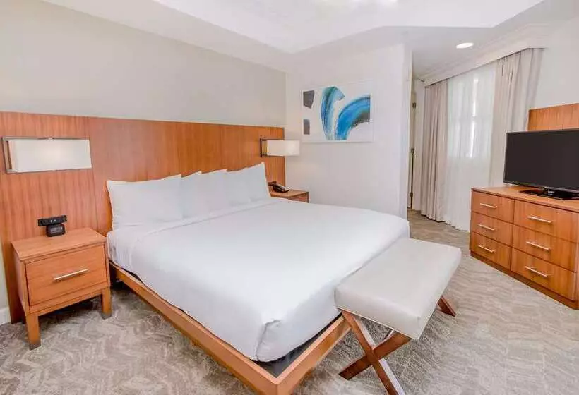 ホテル Hilton Pensacola Beach