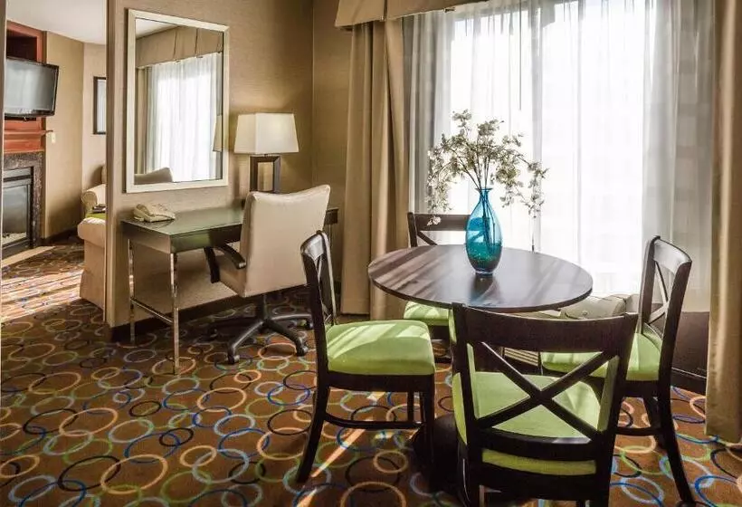 Holiday Inn Express Hotel & Suites Manchester   Airport, An Ihg