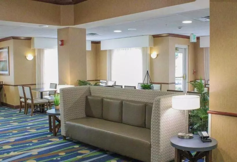 Holiday Inn Express Hotel & Suites Manchester   Airport, An Ihg