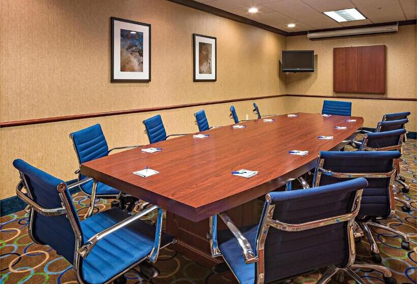 Holiday Inn Express Hotel & Suites Manchester   Airport, An Ihg