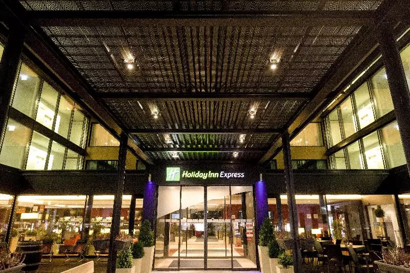 酒店 Holiday Inn Express Zürich Airport, An Ihg