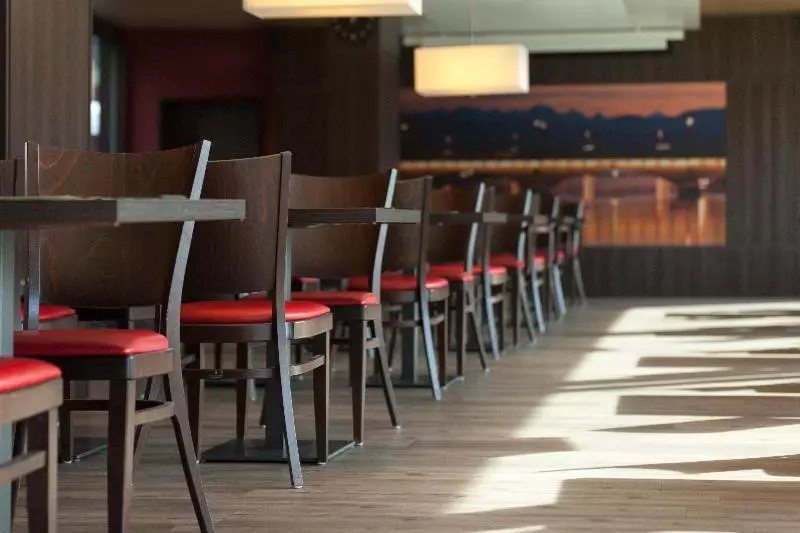 酒店 Holiday Inn Express Zürich Airport, An Ihg