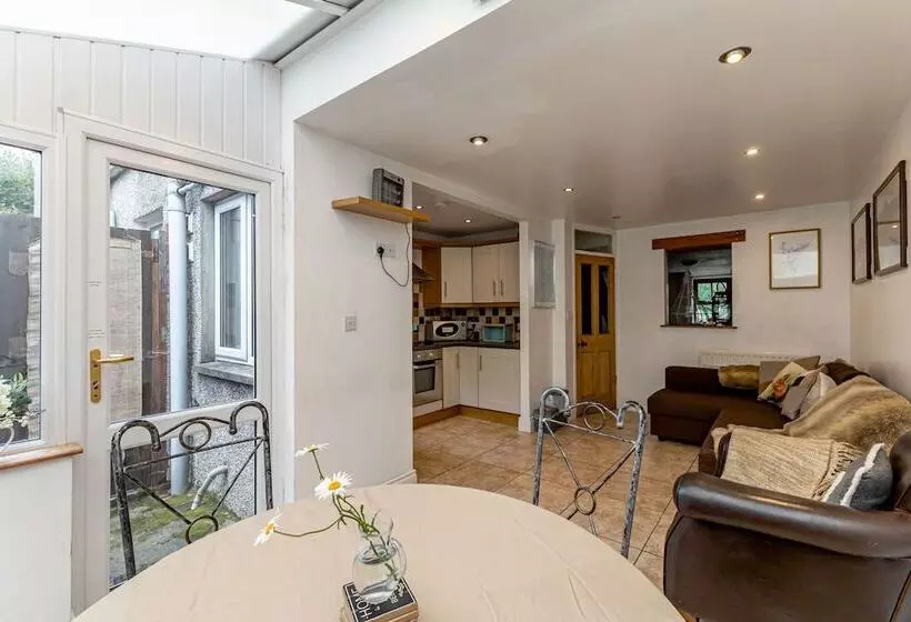 Hotelli Priest Bridge Cottage