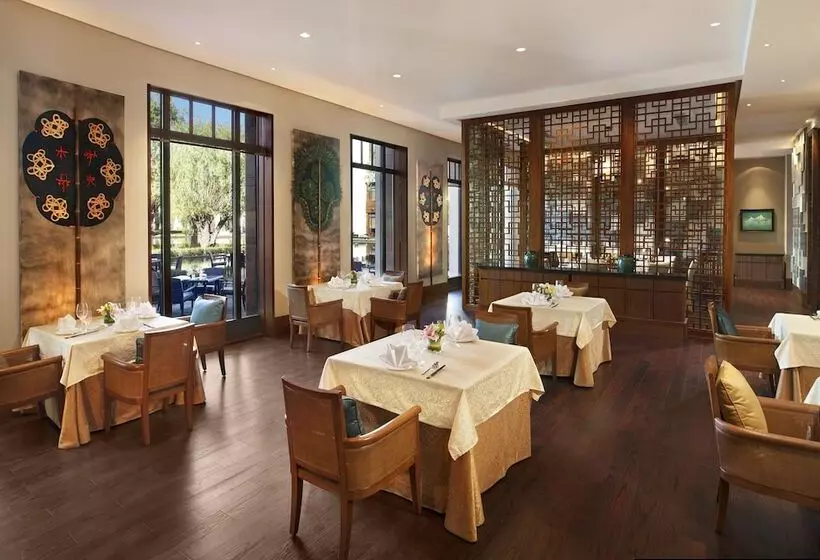 Hotel The St. Regis Lhasa Resort