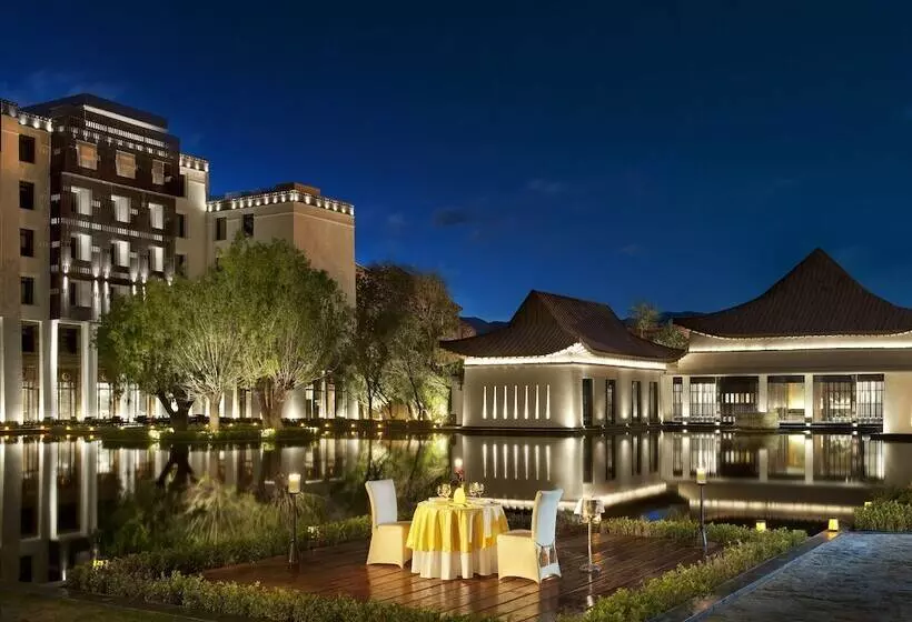 Hotel The St. Regis Lhasa Resort