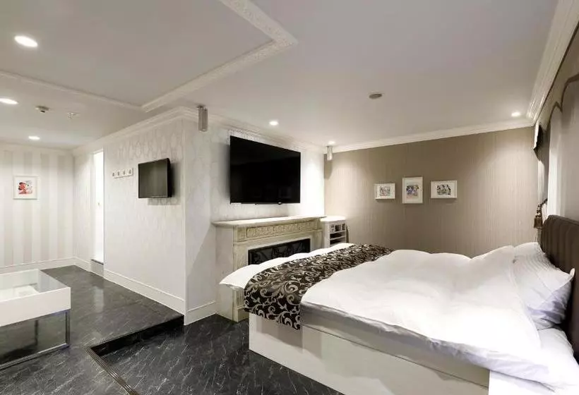 ホテルバースデーきよす店 Hotel Birthday Kiyosu