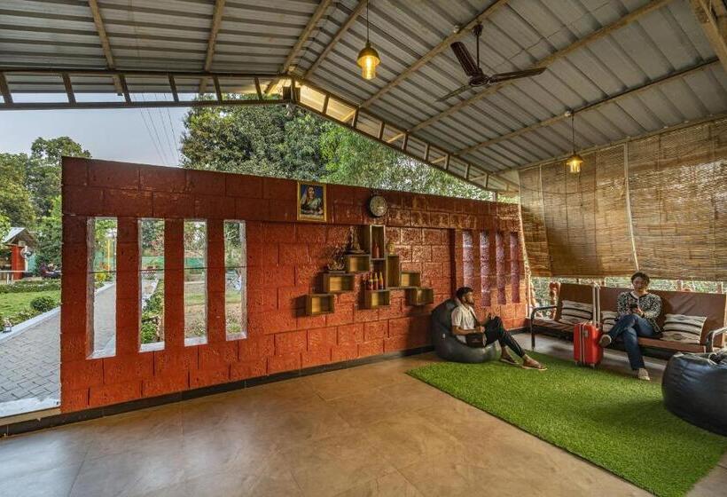 Szálló Zostel Kolad