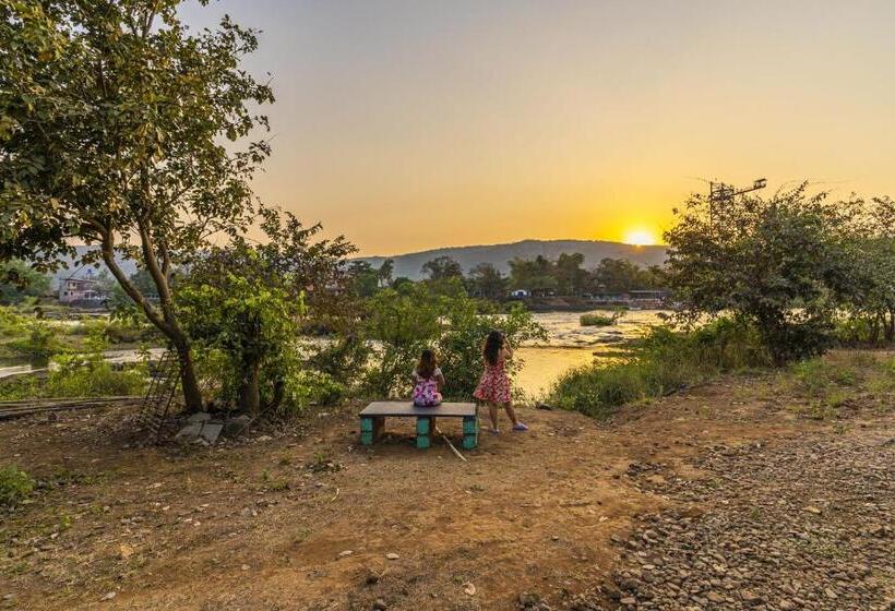 Szálló Zostel Kolad