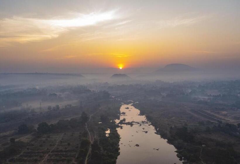 Szálló Zostel Kolad