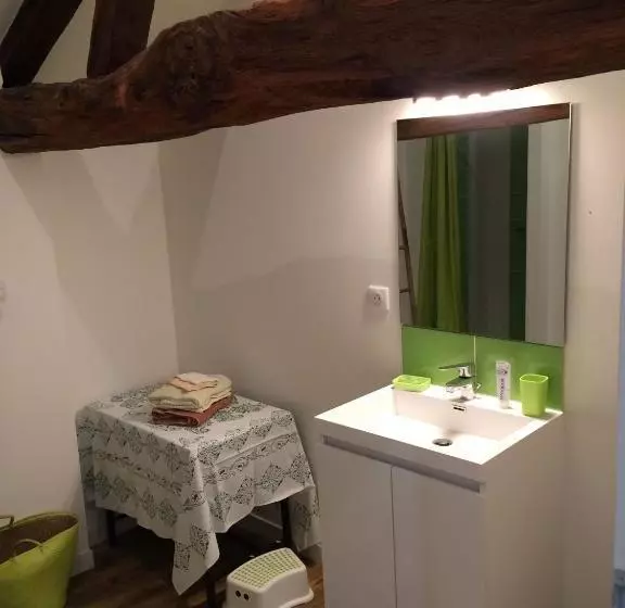 ベッドアンドブレックファースト Chambre Dans Prieuré De Caractère Xviii Siècle