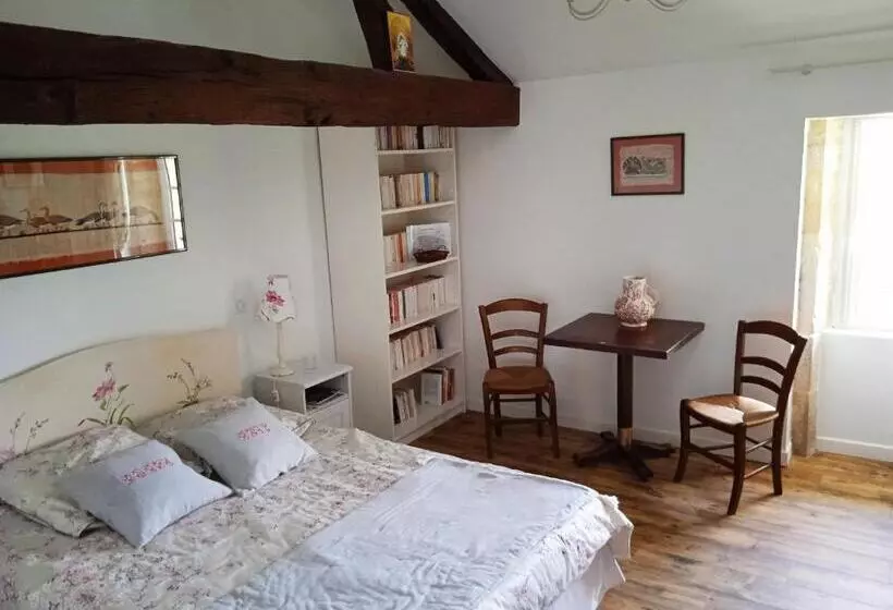 ベッドアンドブレックファースト Chambre Dans Prieuré De Caractère Xviii Siècle
