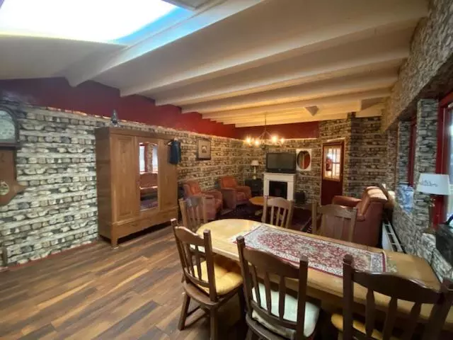 ベッドアンドブレックファースト Unieke Vriendenkamer Met Bedstedes Tot 11 Personen En 2 Rustig Gelegen Chalets 2 En 4 Persoons Te Hu