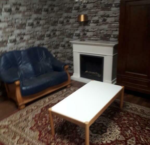 住宿加早餐  Unieke Vriendenkamer Met Bedstedes Tot 11 Personen En 2 Rustig Gelegen Chalets 2 En 4 Persoons Te Hu