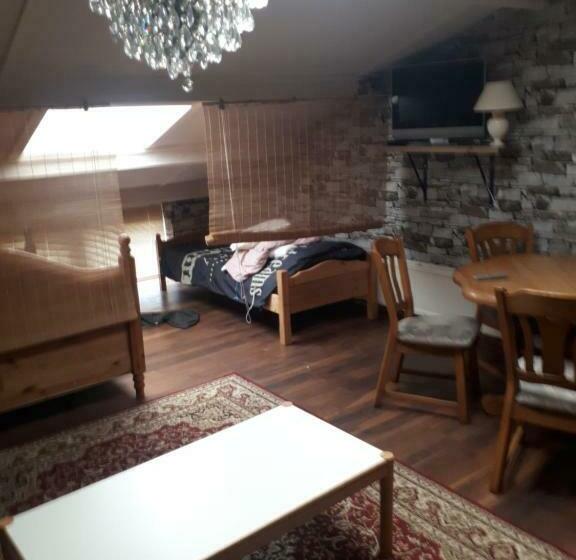 Aamiaismajoitus (B&B) Unieke Vriendenkamer Met Bedstedes Tot 11 Personen En 2 Rustig Gelegen Chalets 2 En 4 Persoons Te Hu