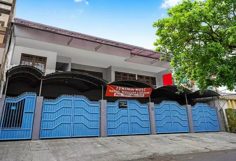 ホテル Reddoorz Near Pasar Atom Mall