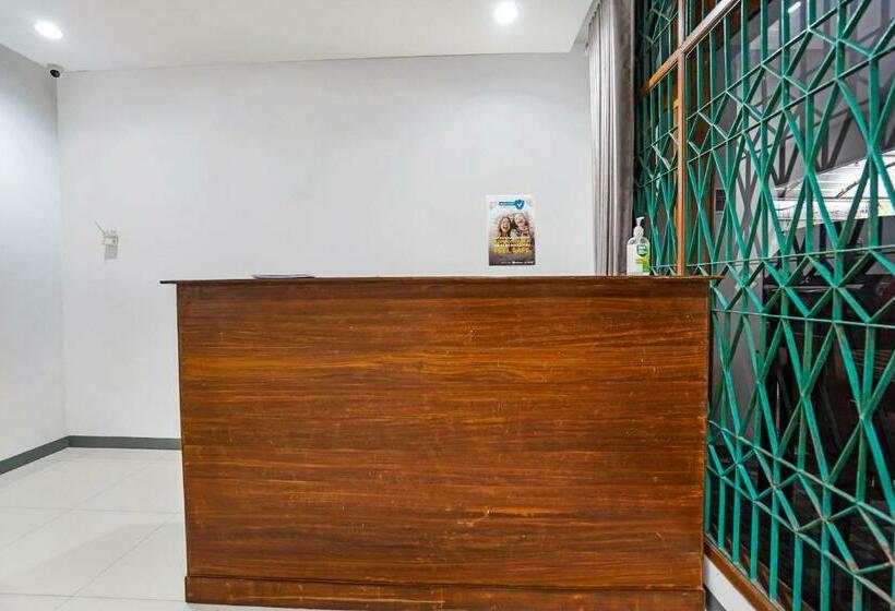 בית מלון כפרי Reddoorz Near Pasar Atom Mall