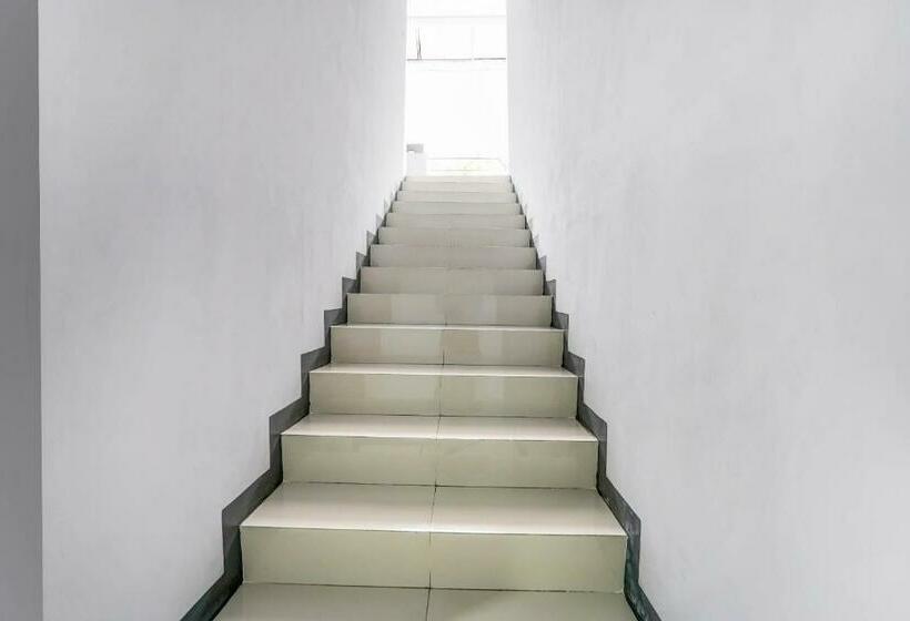 בית מלון כפרי Reddoorz Near Pasar Atom Mall