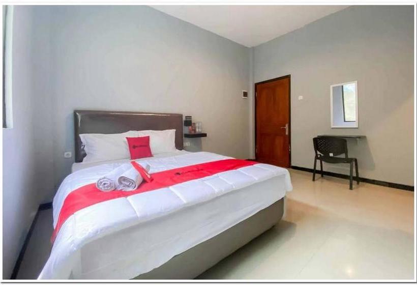 Hotel Reddoorz Syariah Near T2 Juanda Airport 2