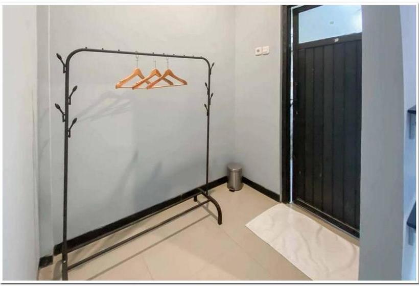 Hotel Reddoorz Syariah Near T2 Juanda Airport 2