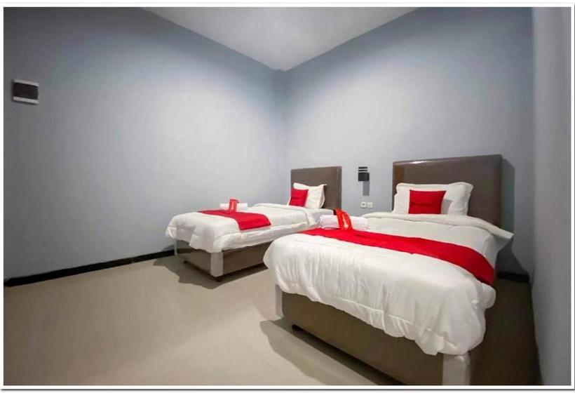 Hotel Reddoorz Syariah Near T2 Juanda Airport 2