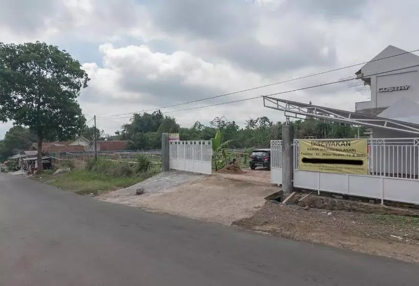 ホテル Reddoorz Syariah Near Wisata Situ Gunung Sukabumi