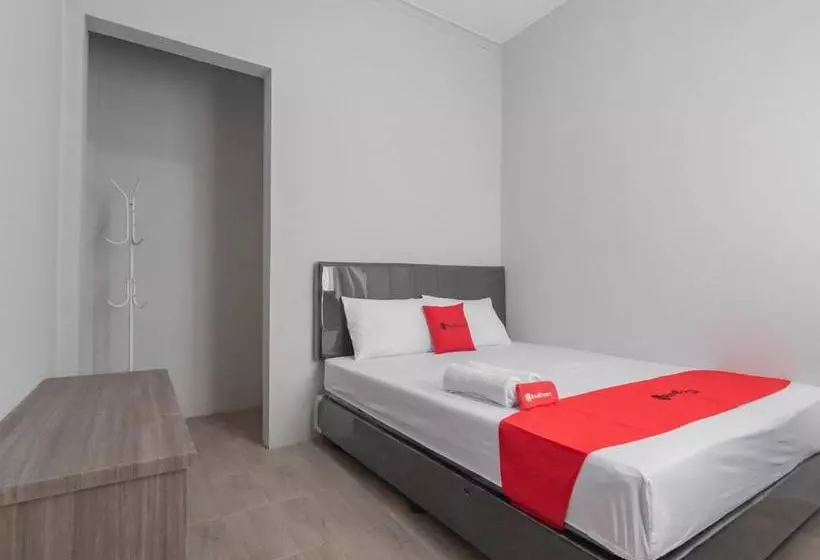 ホテル Reddoorz Syariah Near Wisata Situ Gunung Sukabumi