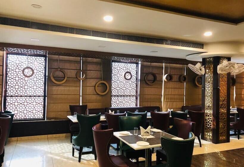 酒店 Royal Palace Hapur