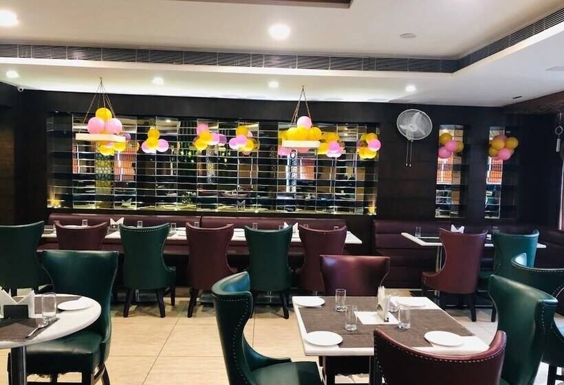 酒店 Royal Palace Hapur