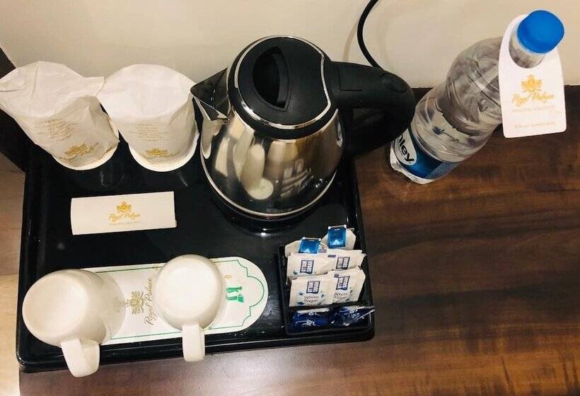 酒店 Royal Palace Hapur