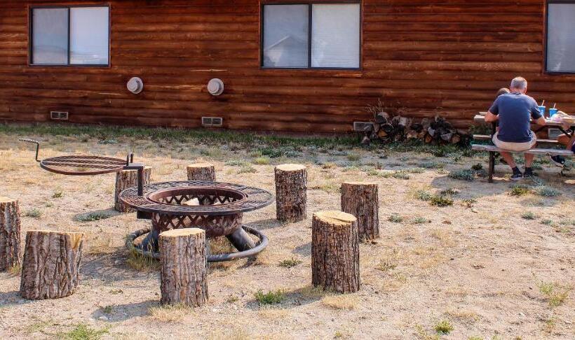 Общежитие Boulder Inn