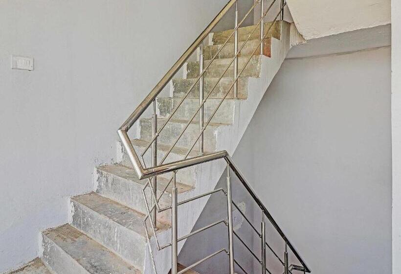 ホテル Oyo 79466 Vats Tower