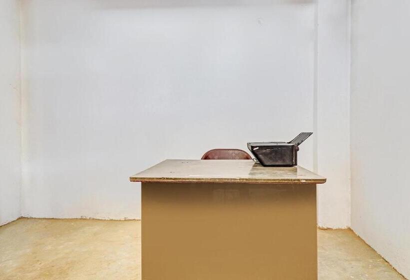 ホテル Oyo 79466 Vats Tower