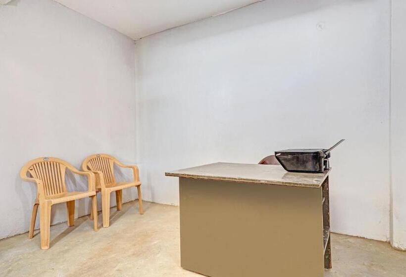 ホテル Oyo 79466 Vats Tower