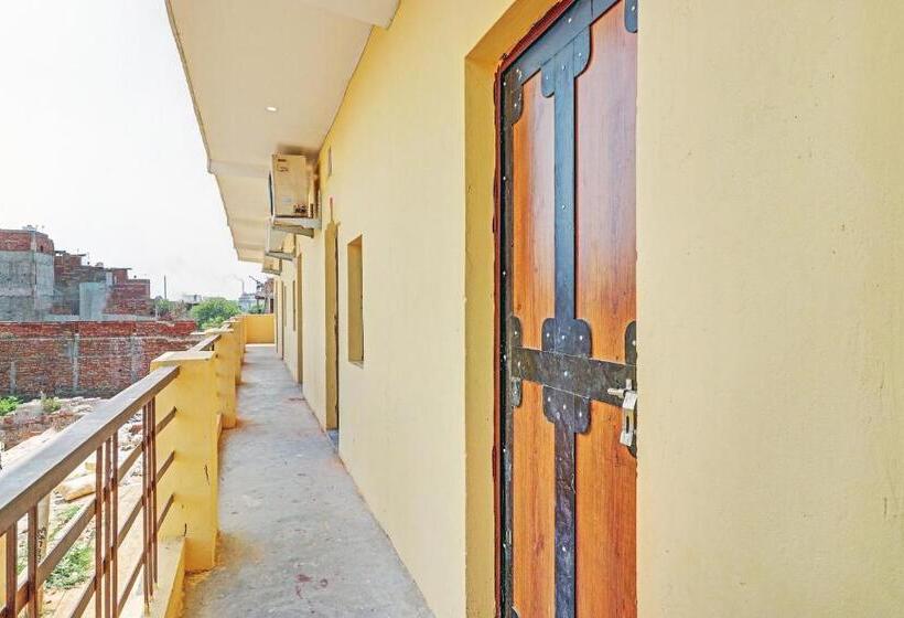 ホテル Oyo 79466 Vats Tower