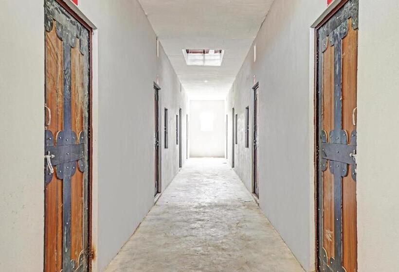 ホテル Oyo 79466 Vats Tower