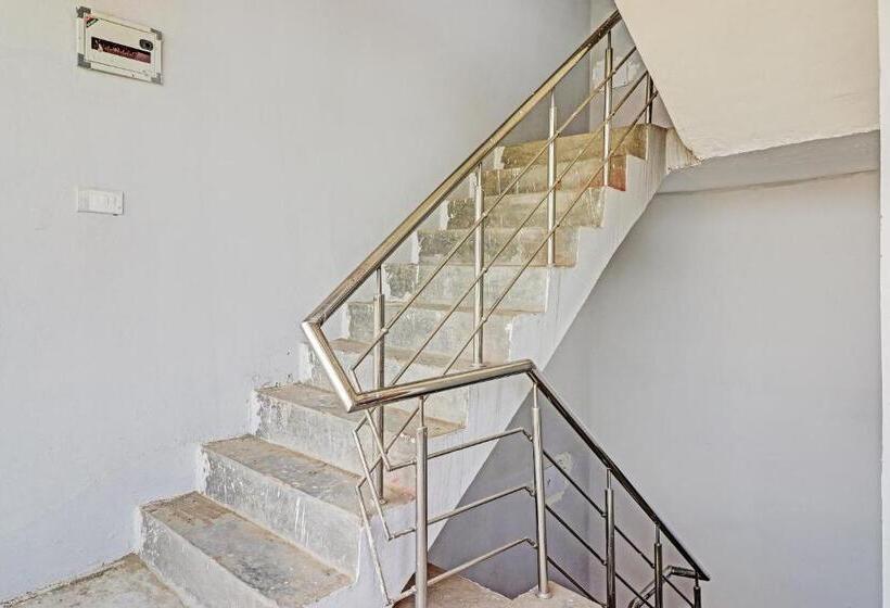 ホテル Oyo 79466 Vats Tower