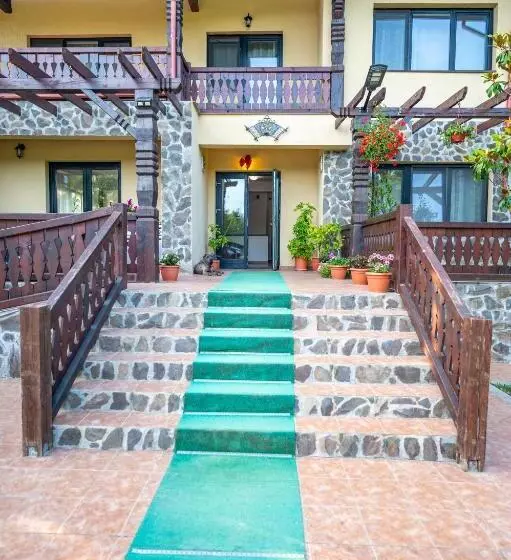 Hotelli Pensiunea Visaventura