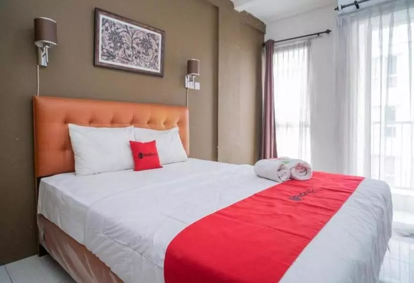 ホテル Reddoorz Apartment @ Skylounge Tamansari