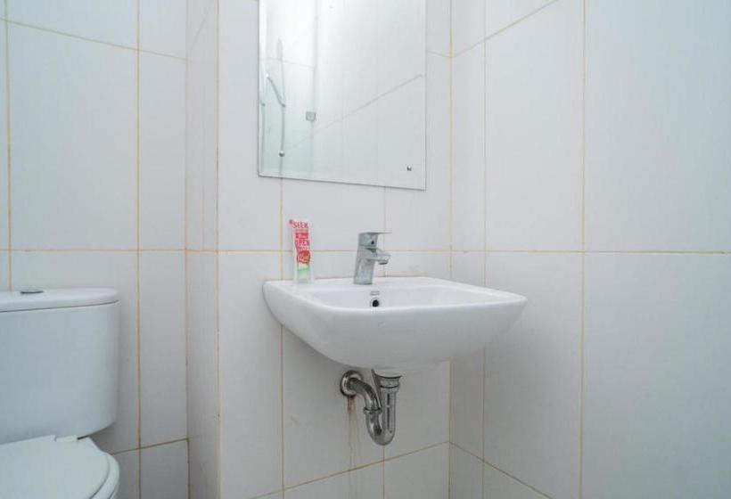 בית מלון כפרי Reddoorz Apartment @ Skylounge Tamansari