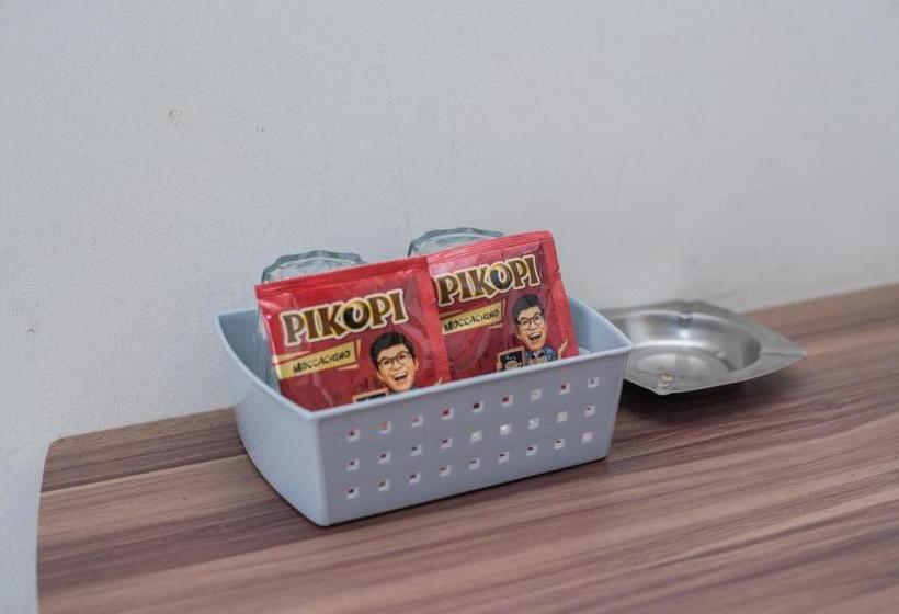 בית מלון כפרי Reddoorz Apartment @ Skylounge Tamansari