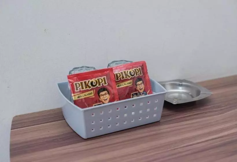 ホテル Reddoorz Apartment @ Skylounge Tamansari