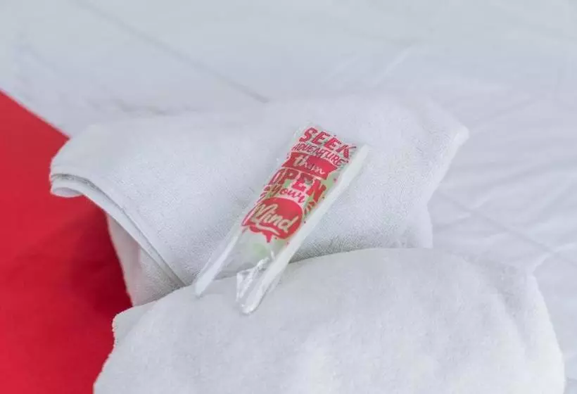 ホテル Reddoorz Apartment @ Skylounge Tamansari